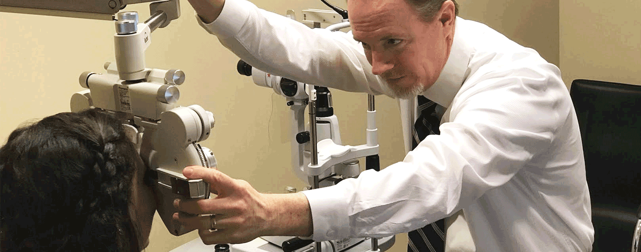 dr-with-eye-machine Comprehensive eye exam